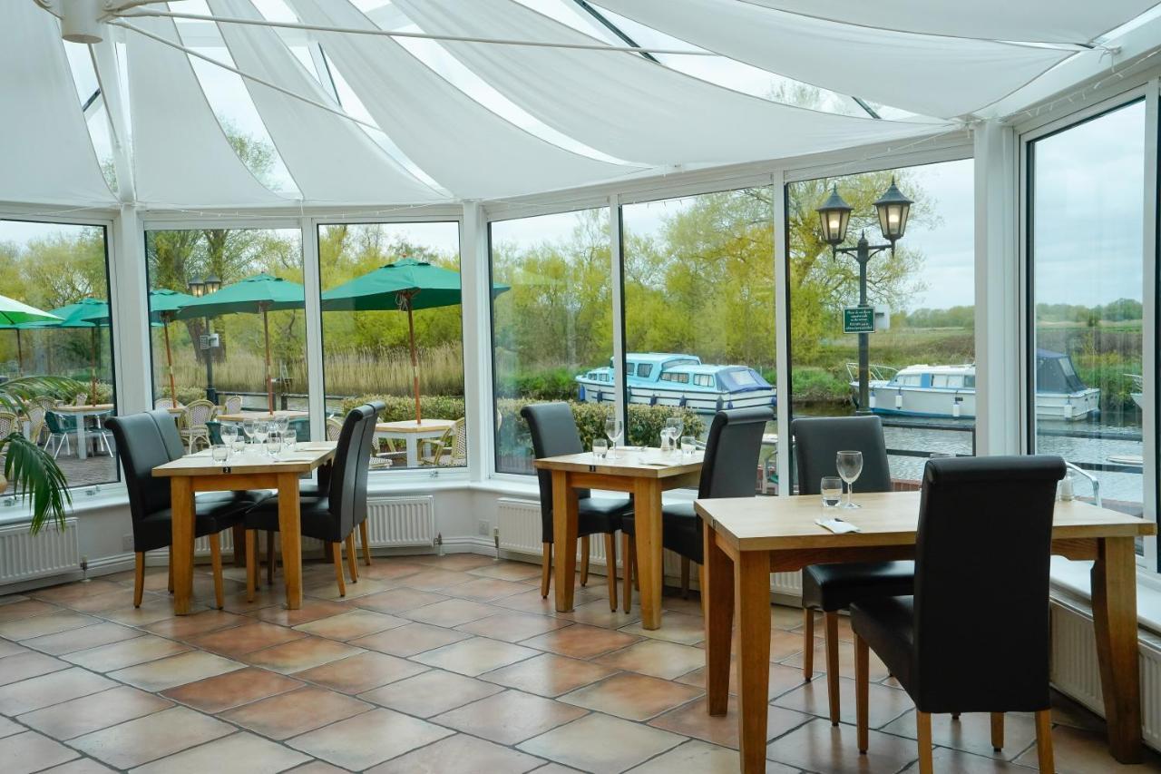 Waveney House Hotel Бекклс Екстер'єр фото