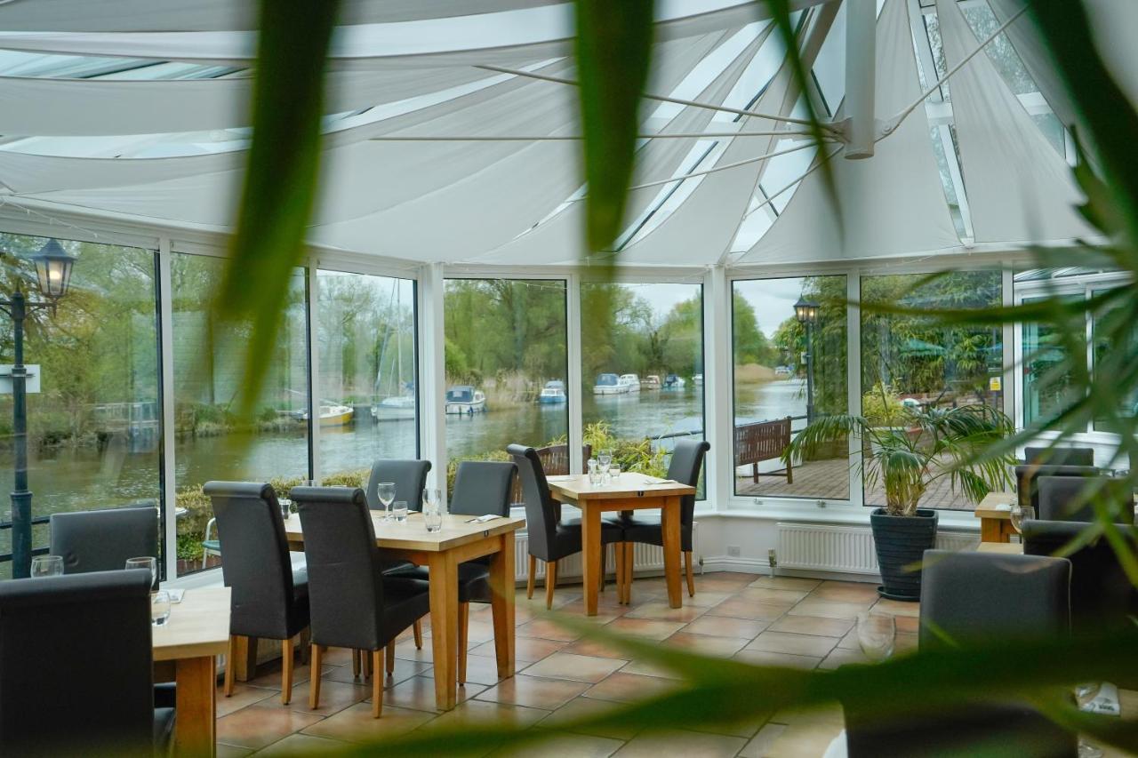 Waveney House Hotel Бекклс Екстер'єр фото