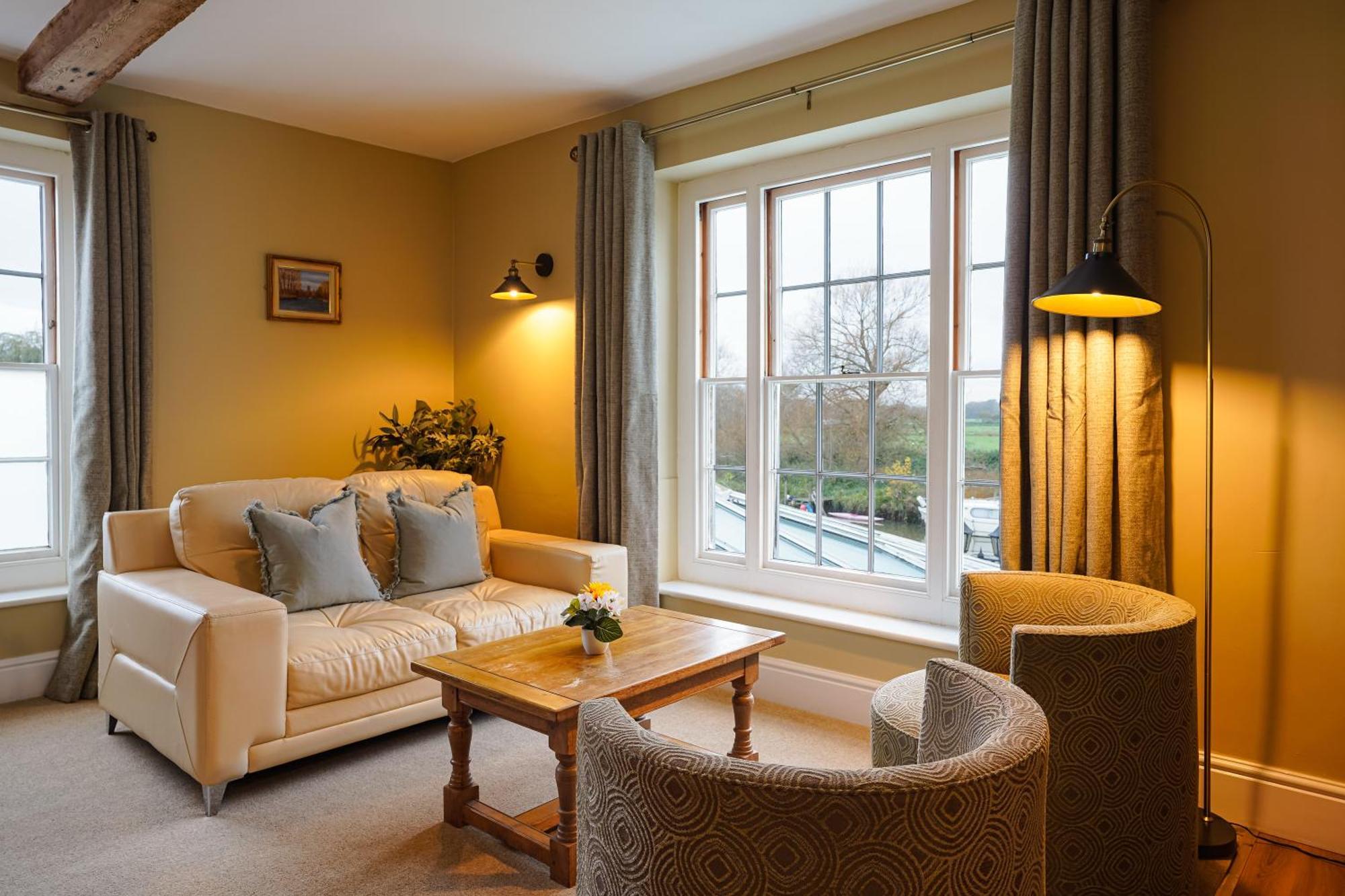 Waveney House Hotel Бекклс Екстер'єр фото