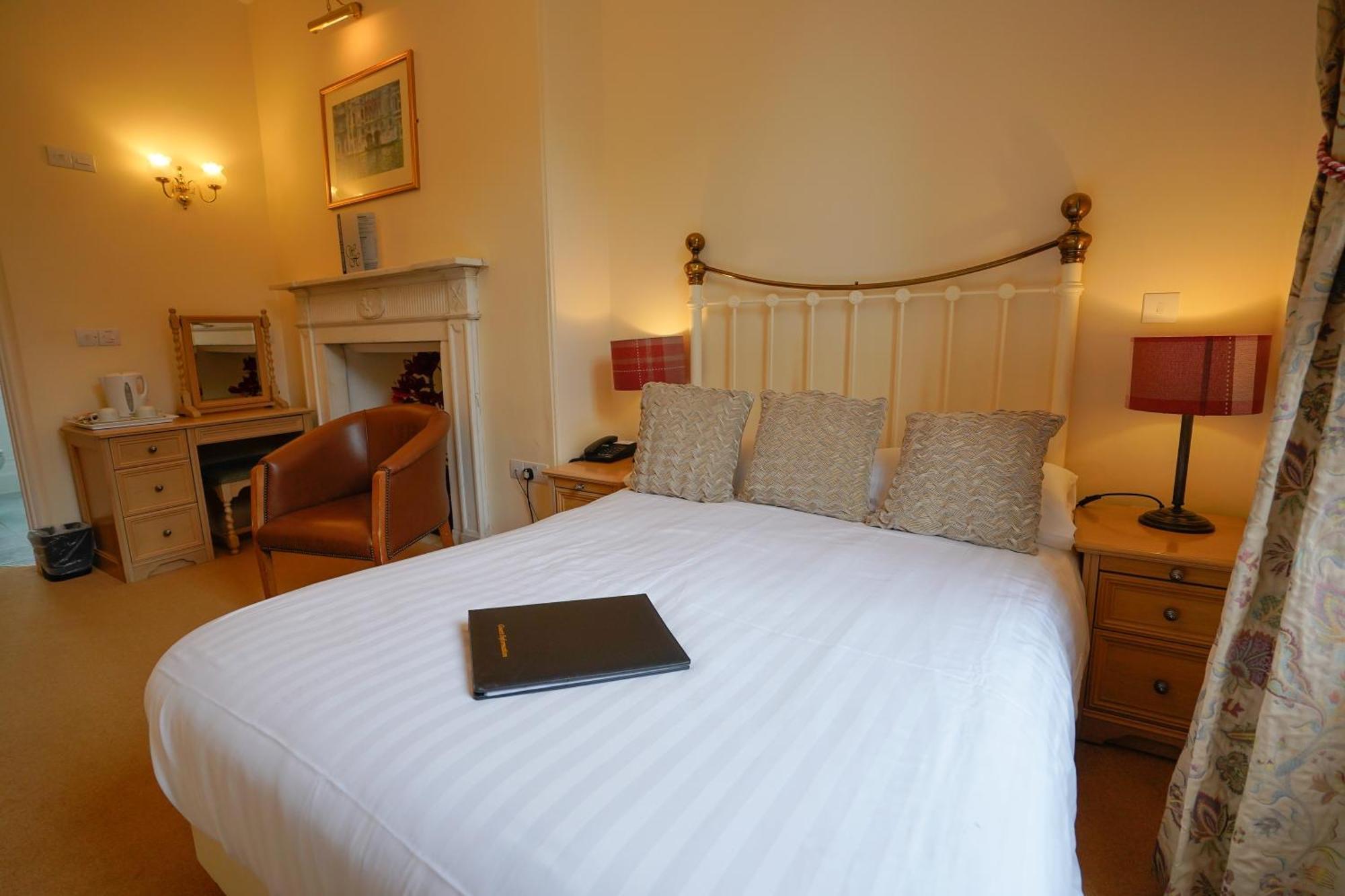 Waveney House Hotel Бекклс Екстер'єр фото
