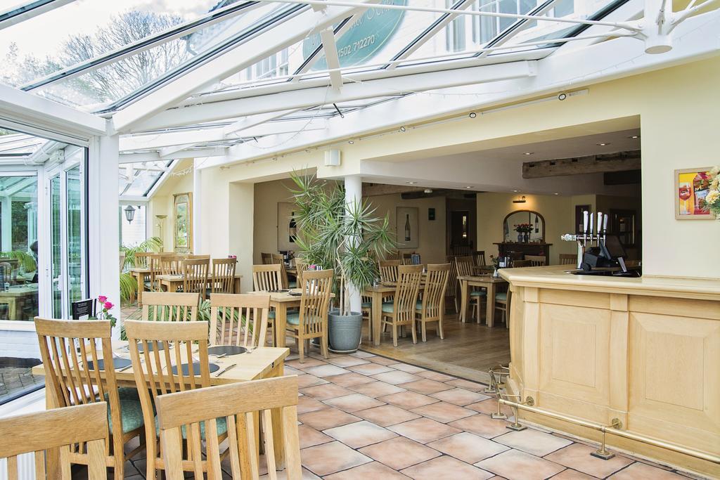 Waveney House Hotel Бекклс Екстер'єр фото