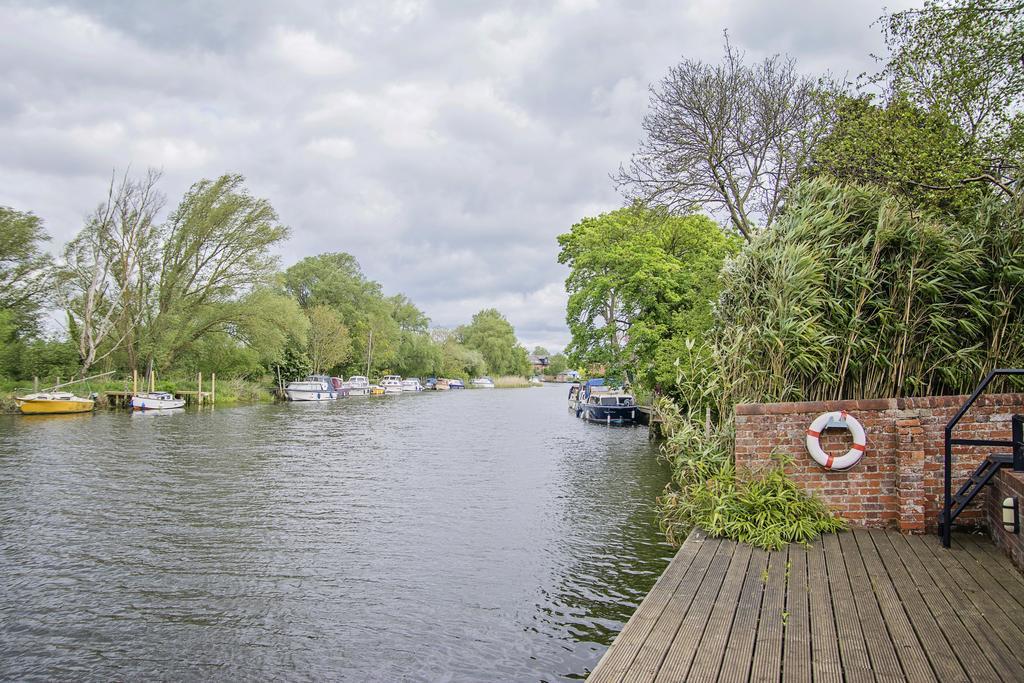 Waveney House Hotel Бекклс Екстер'єр фото
