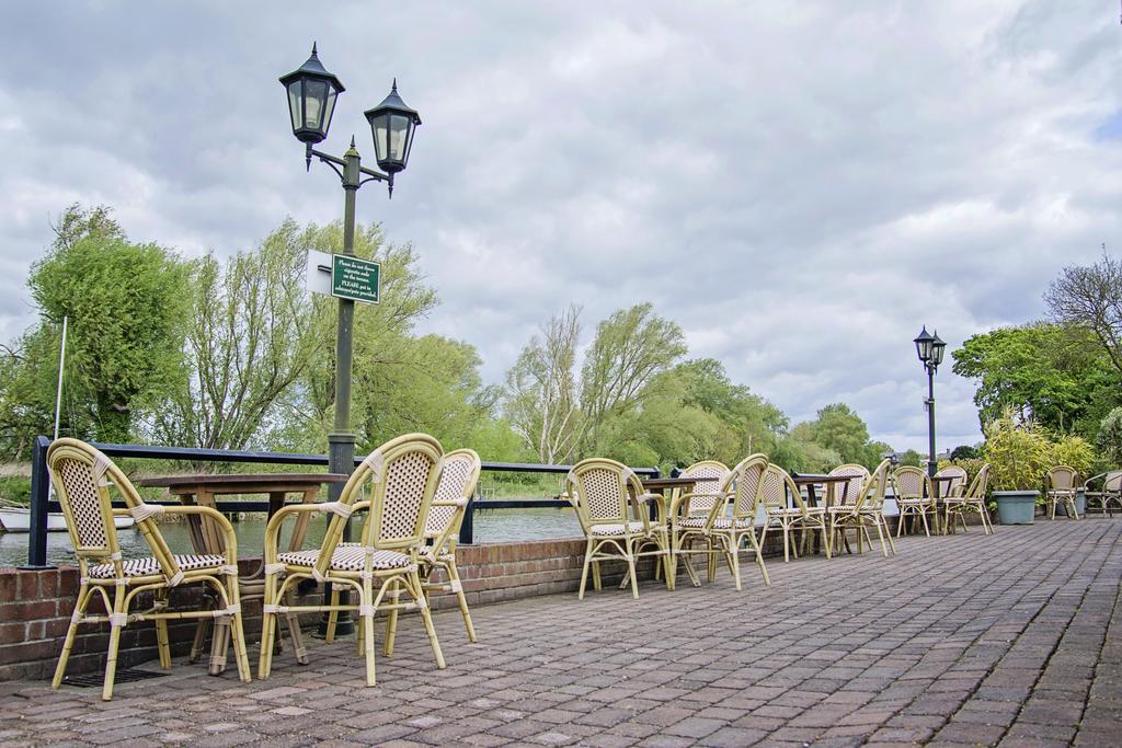 Waveney House Hotel Бекклс Екстер'єр фото