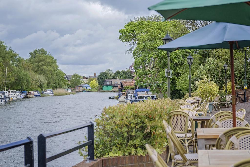Waveney House Hotel Бекклс Екстер'єр фото