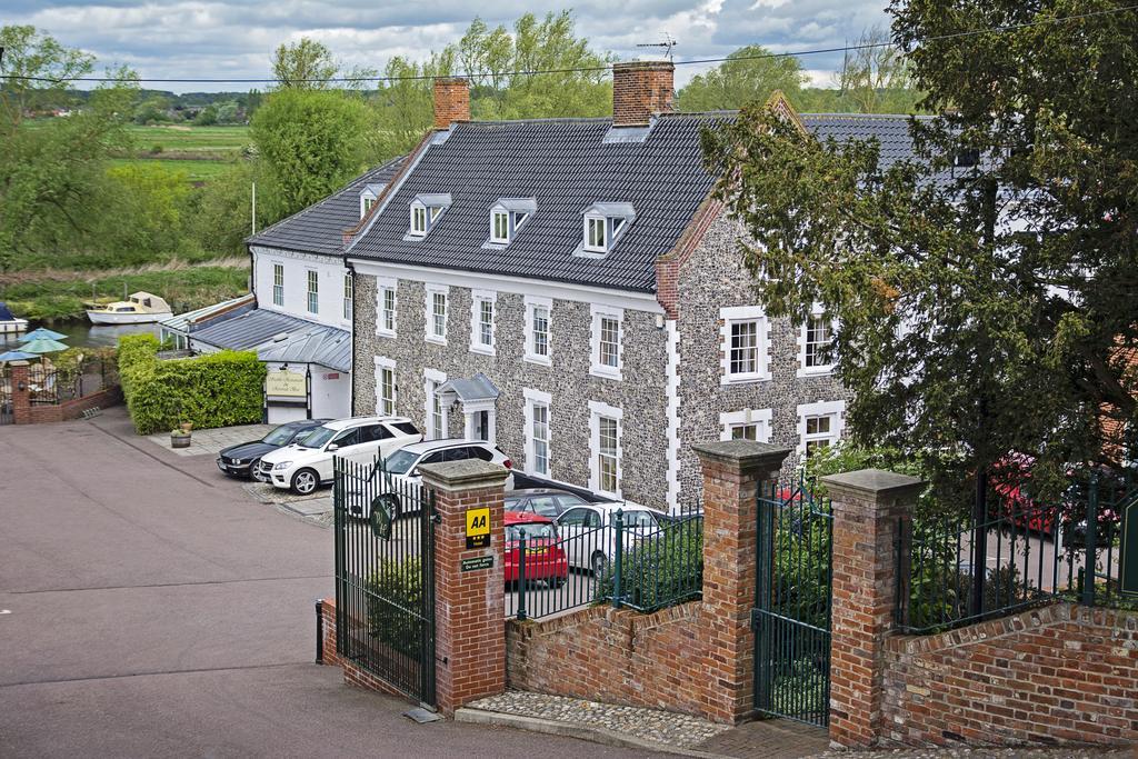 Waveney House Hotel Бекклс Екстер'єр фото