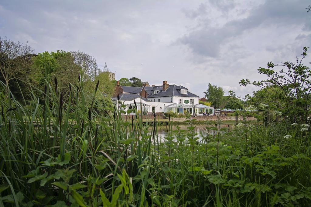 Waveney House Hotel Бекклс Екстер'єр фото