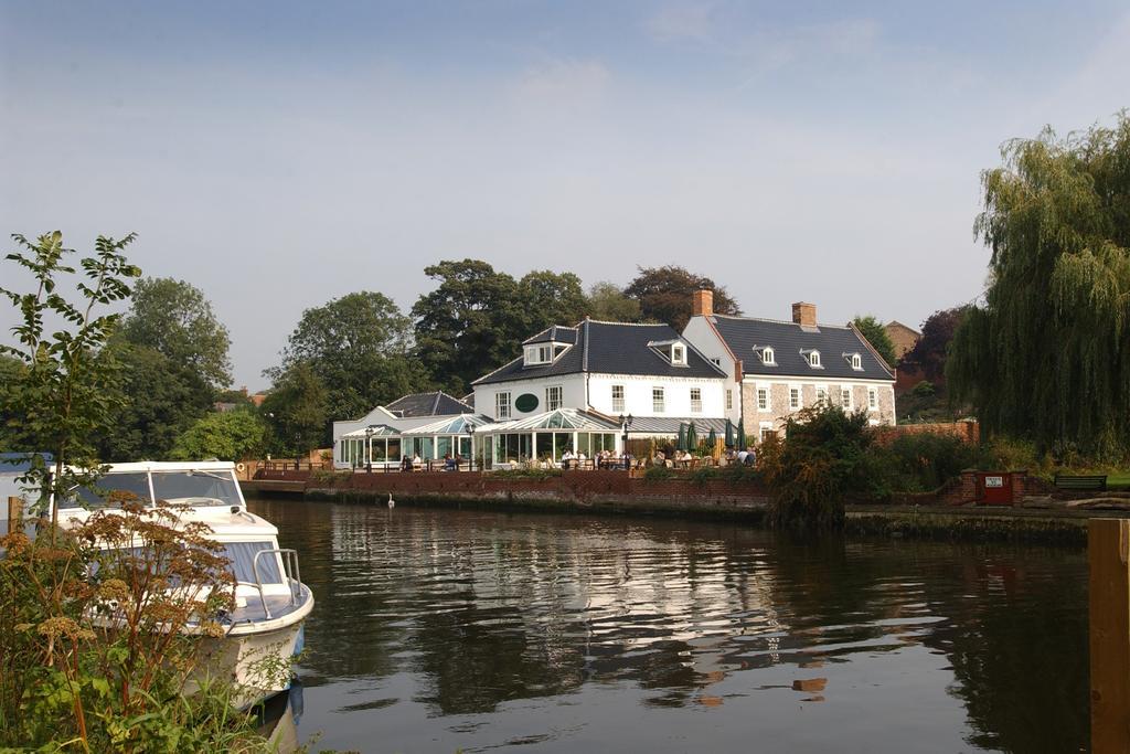 Waveney House Hotel Бекклс Екстер'єр фото